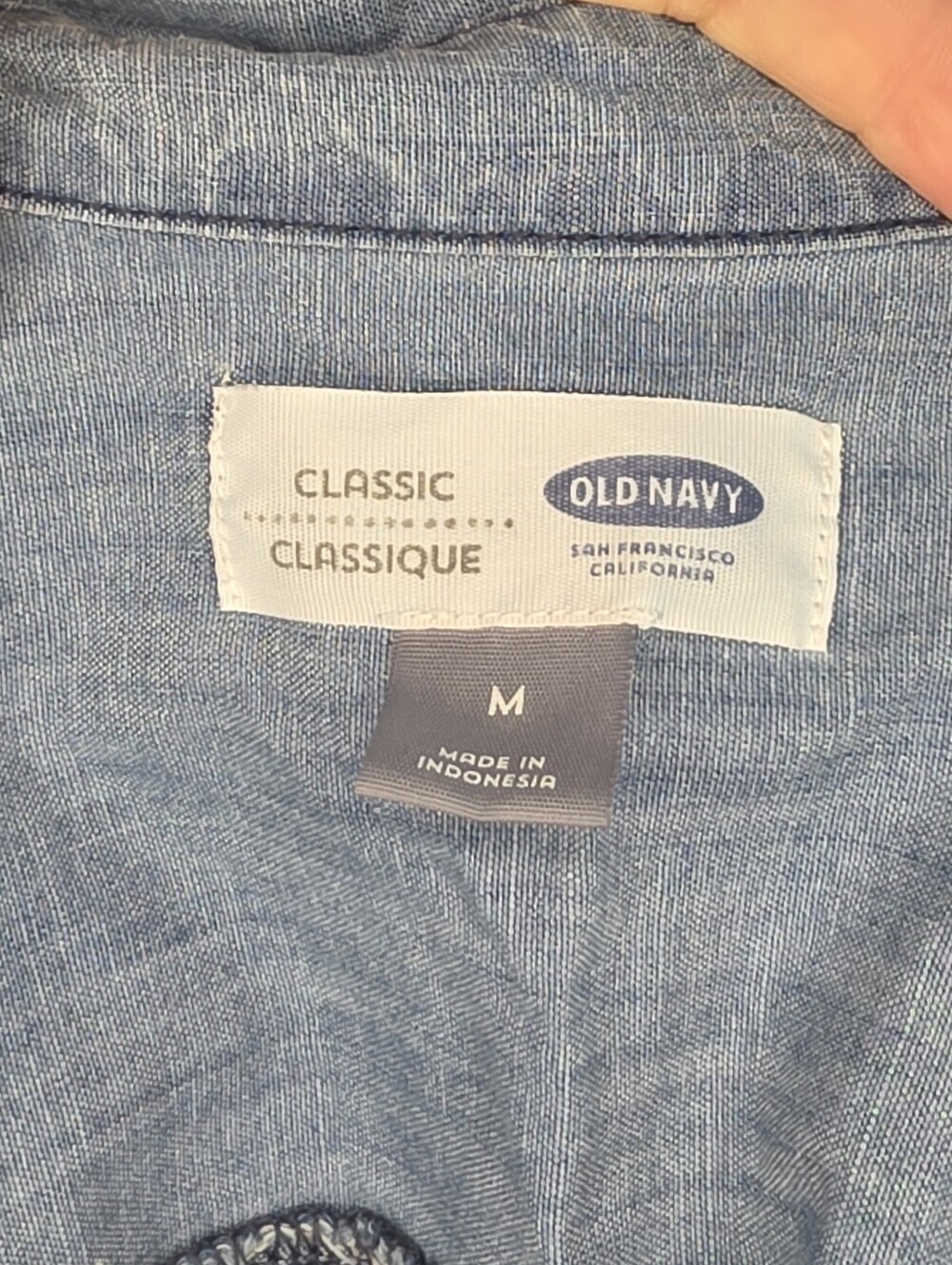 Old Navy Chambray Shirt Long Sleeve Classic Fit Cotton Med Wash Blue Size M - Picture 4 of 7